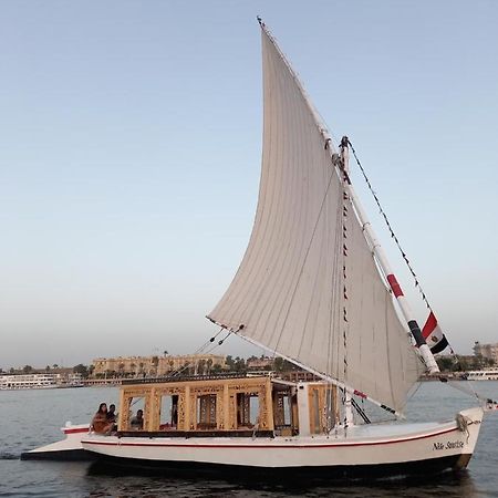 Nile Sunrise Felucca Boat Private Rental Luxor Bagian luar foto