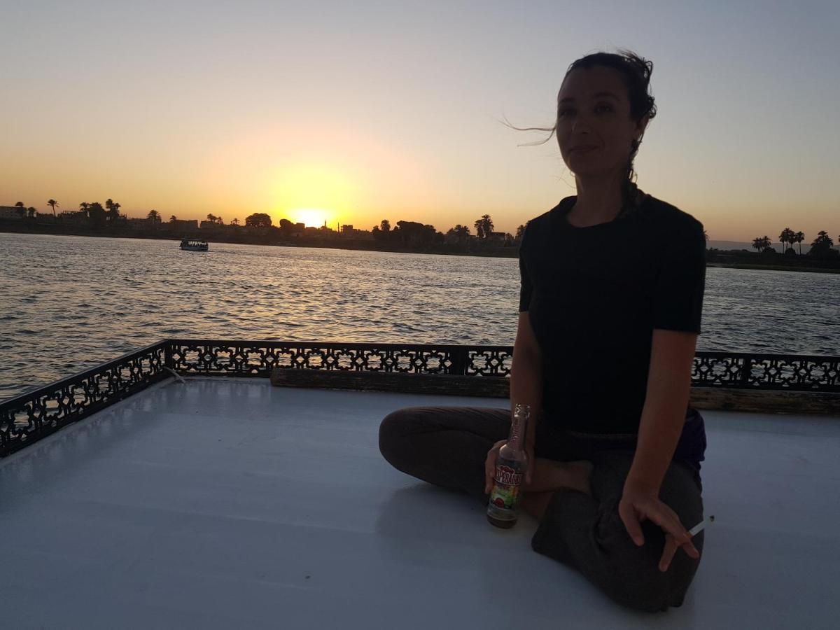 Nile Sunrise Felucca Boat Private Rental Luxor Bagian luar foto