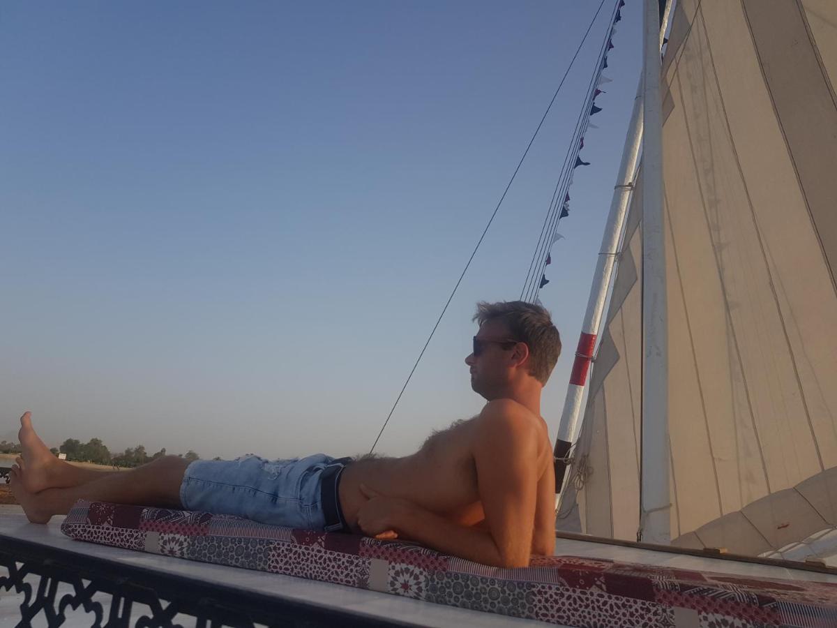 Nile Sunrise Felucca Boat Private Rental Luxor Bagian luar foto