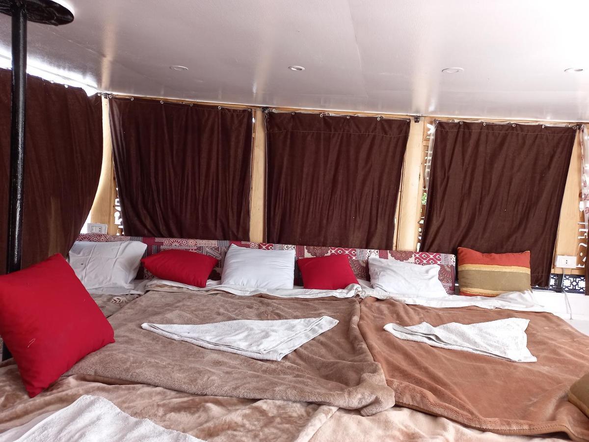 Nile Sunrise Felucca Boat Private Rental Luxor Bagian luar foto