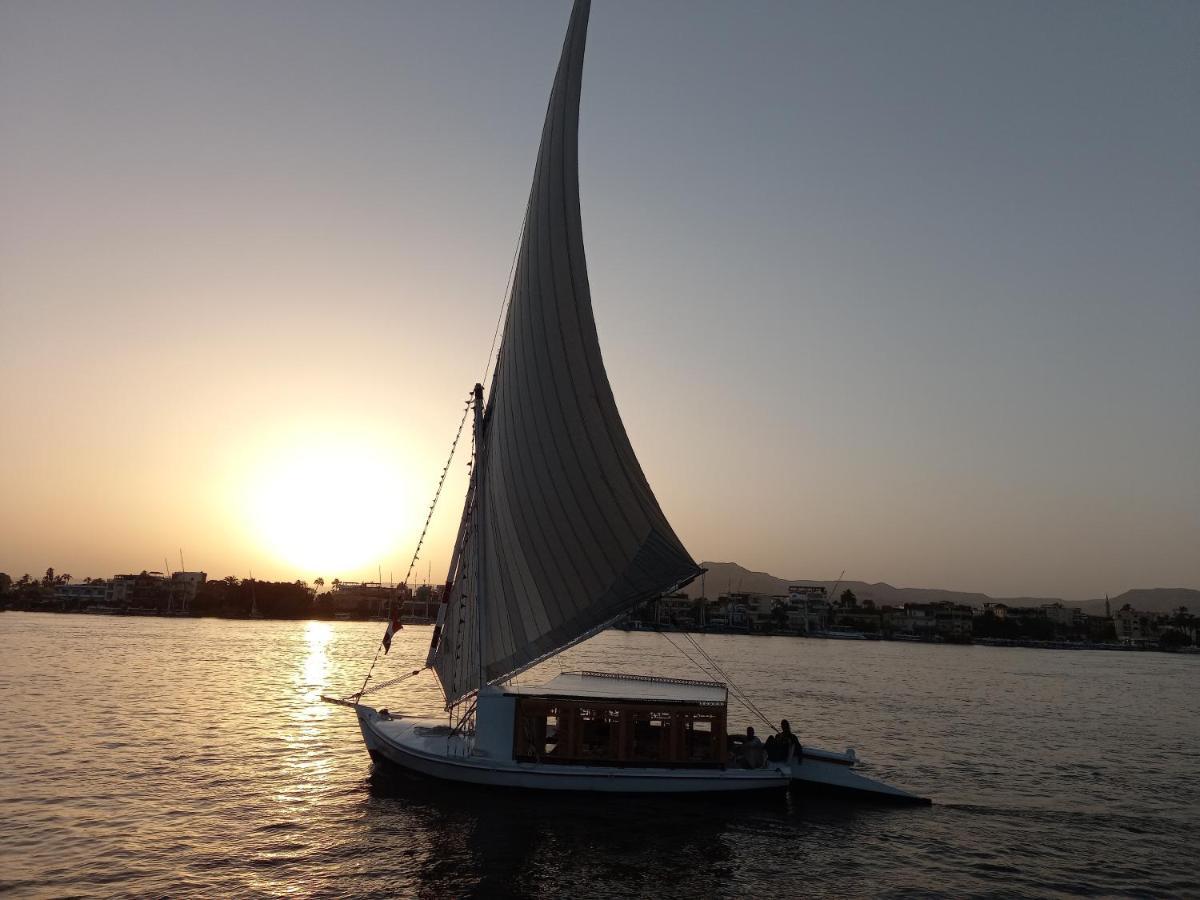 Nile Sunrise Felucca Boat Private Rental Luxor Bagian luar foto