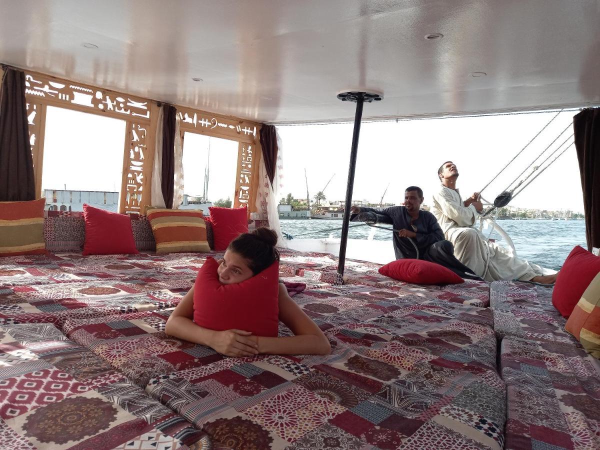 Nile Sunrise Felucca Boat Private Rental Luxor Bagian luar foto