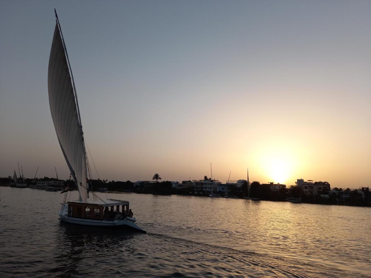 Nile Sunrise Felucca Boat Private Rental Luxor Bagian luar foto