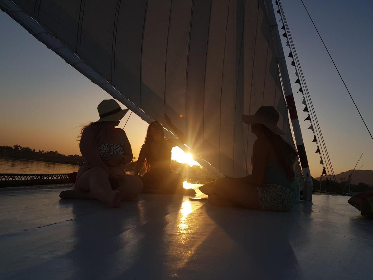 Nile Sunrise Felucca Boat Private Rental Luxor Bagian luar foto