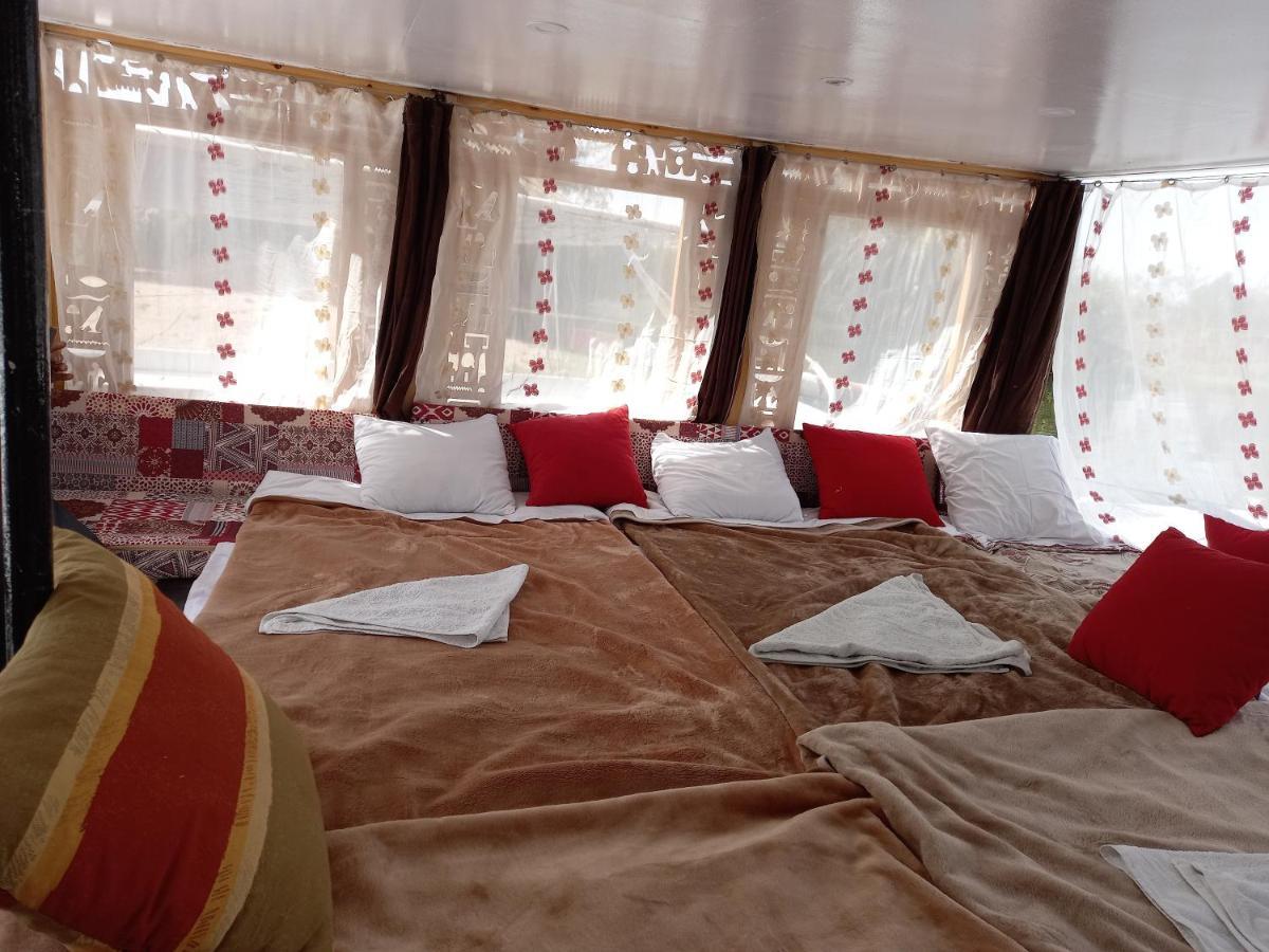 Nile Sunrise Felucca Boat Private Rental Luxor Bagian luar foto