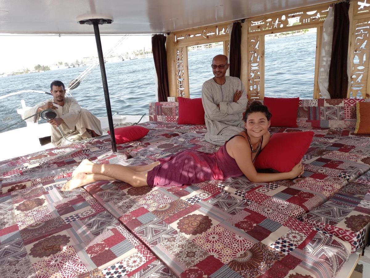 Nile Sunrise Felucca Boat Private Rental Luxor Bagian luar foto