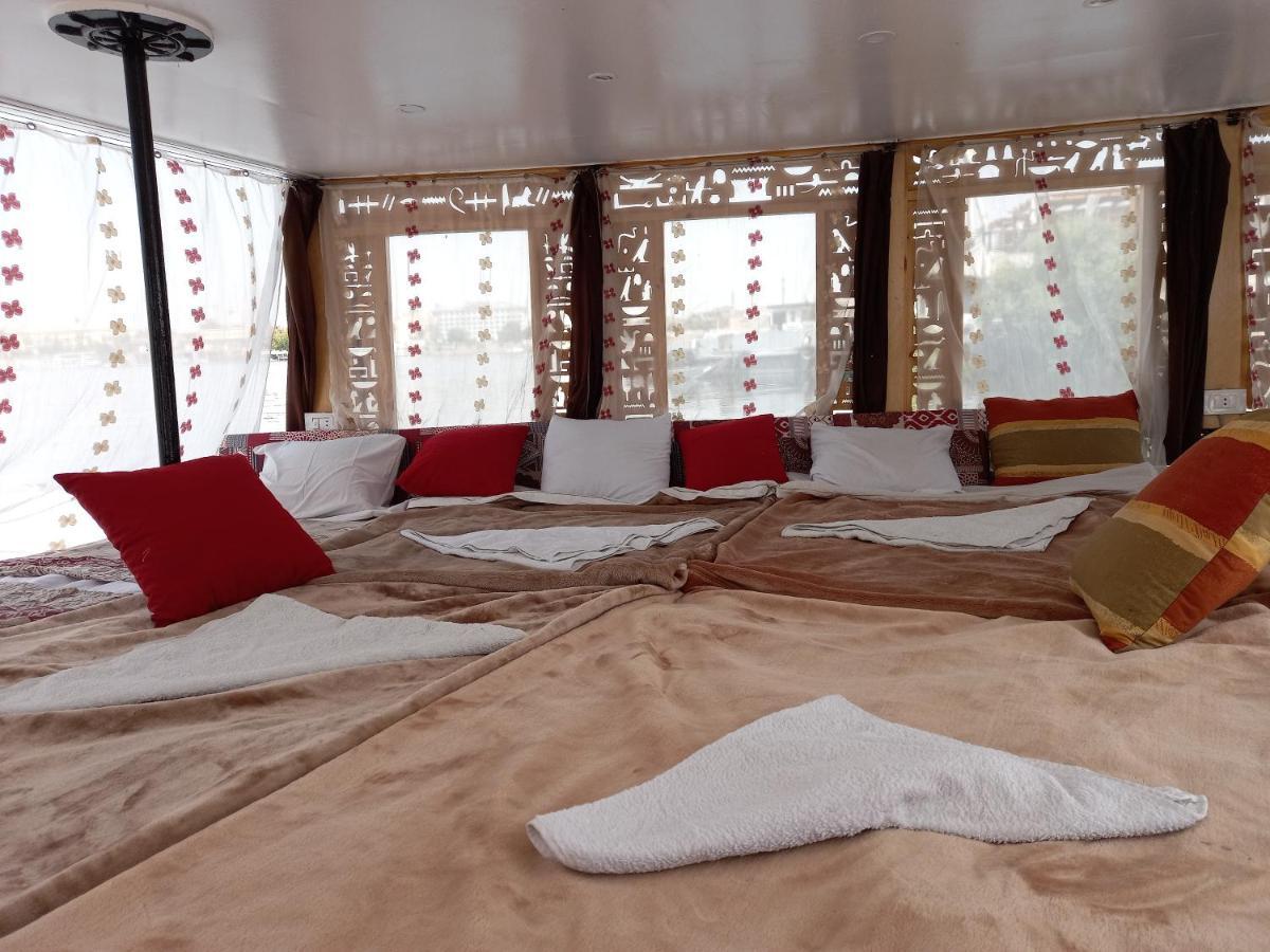 Nile Sunrise Felucca Boat Private Rental Luxor Bagian luar foto