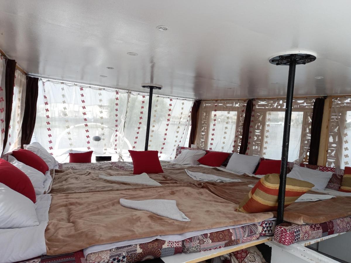 Nile Sunrise Felucca Boat Private Rental Luxor Bagian luar foto
