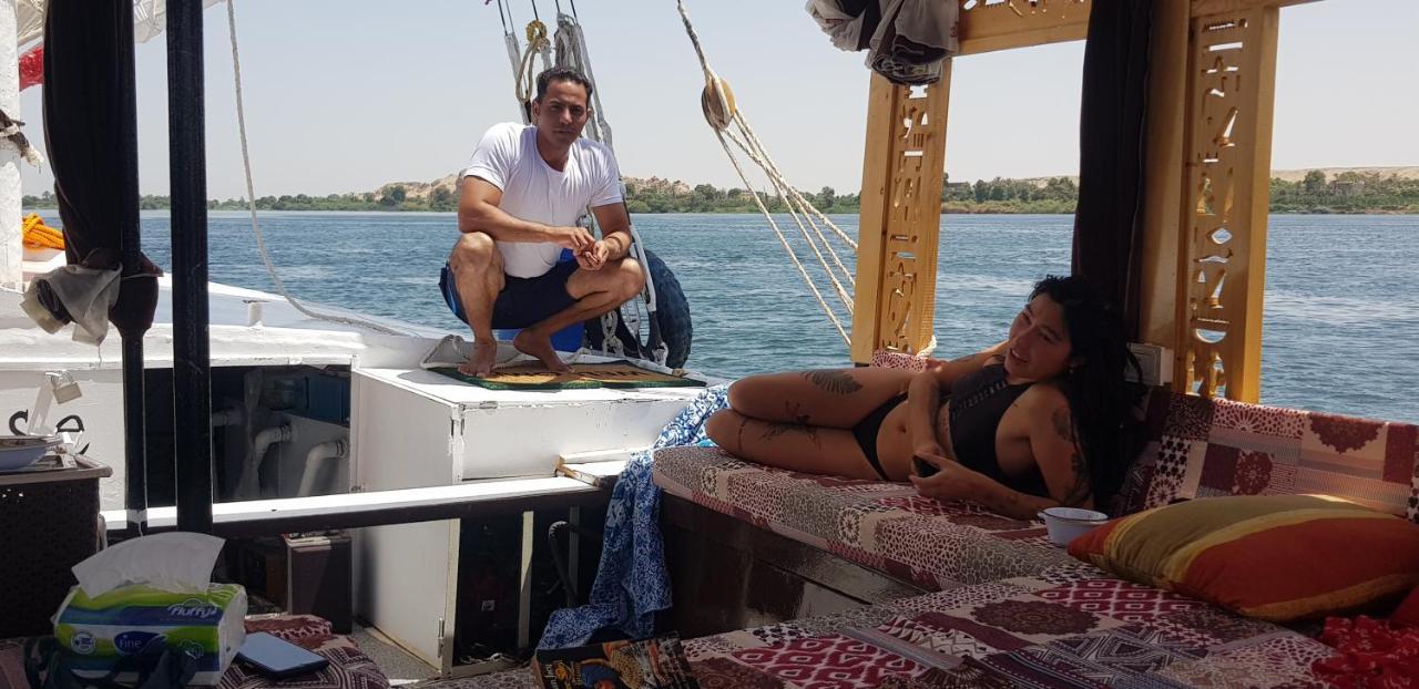 Nile Sunrise Felucca Boat Private Rental Luxor Bagian luar foto