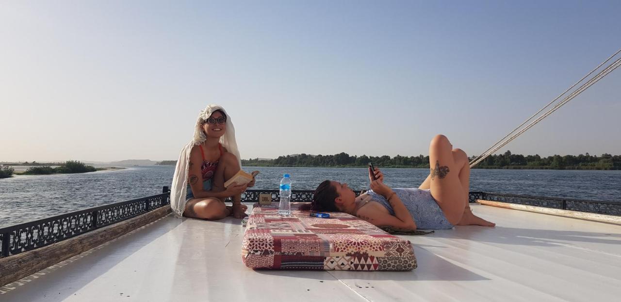 Nile Sunrise Felucca Boat Private Rental Luxor Bagian luar foto