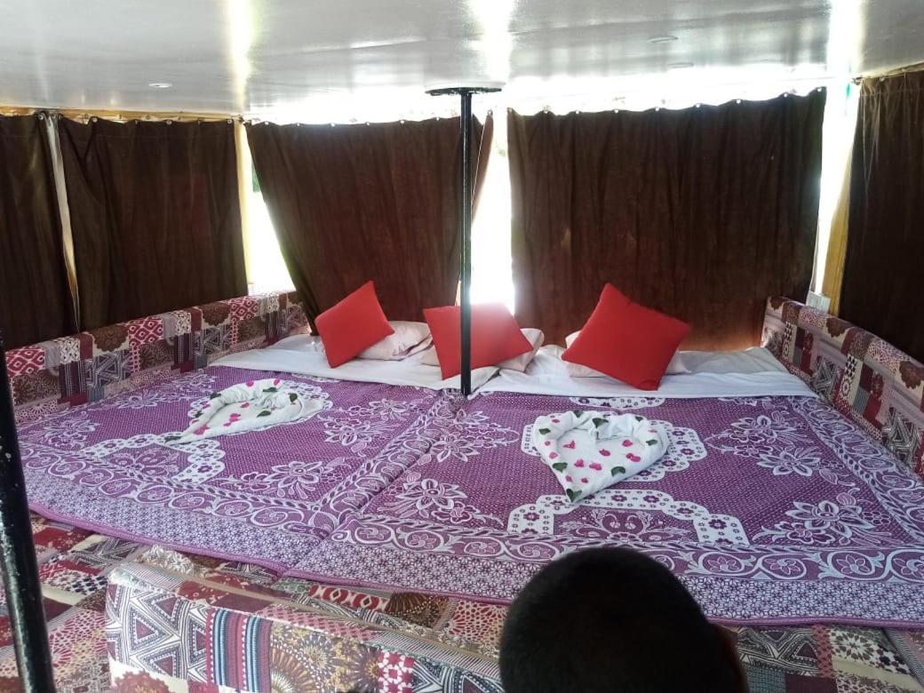 Nile Sunrise Felucca Boat Private Rental Luxor Bagian luar foto