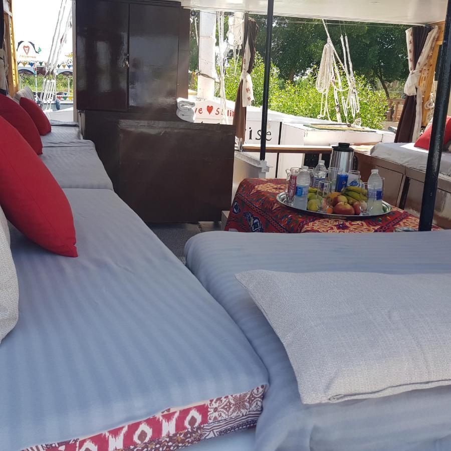 Nile Sunrise Felucca Boat Private Rental Luxor Bagian luar foto