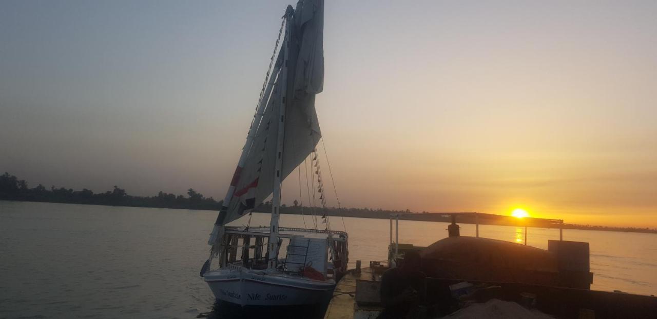 Nile Sunrise Felucca Boat Private Rental Luxor Bagian luar foto