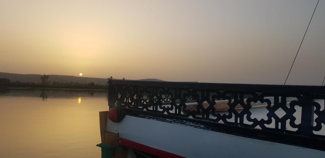 Nile Sunrise Felucca Boat Private Rental Luxor Bagian luar foto