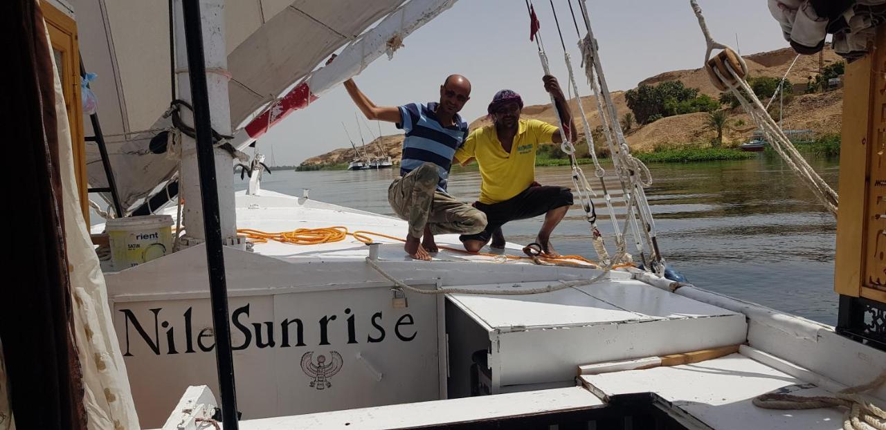 Nile Sunrise Felucca Boat Private Rental Luxor Bagian luar foto