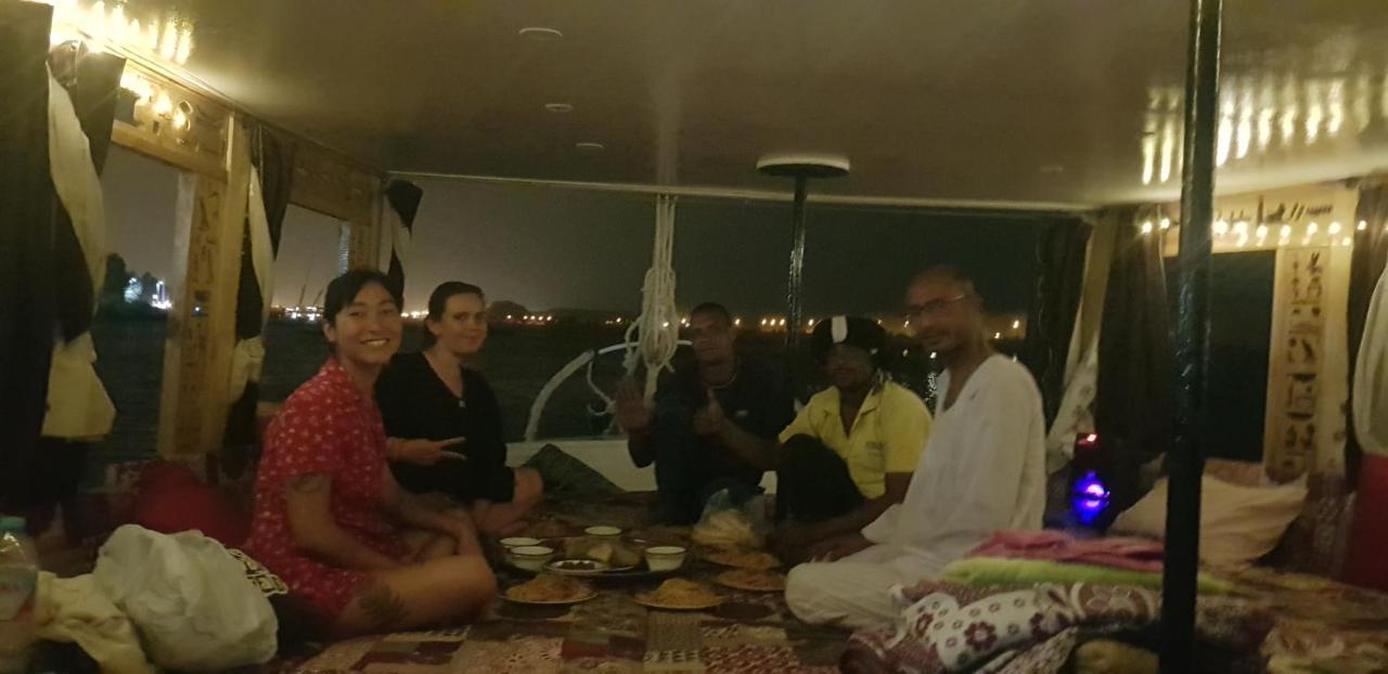 Nile Sunrise Felucca Boat Private Rental Luxor Bagian luar foto