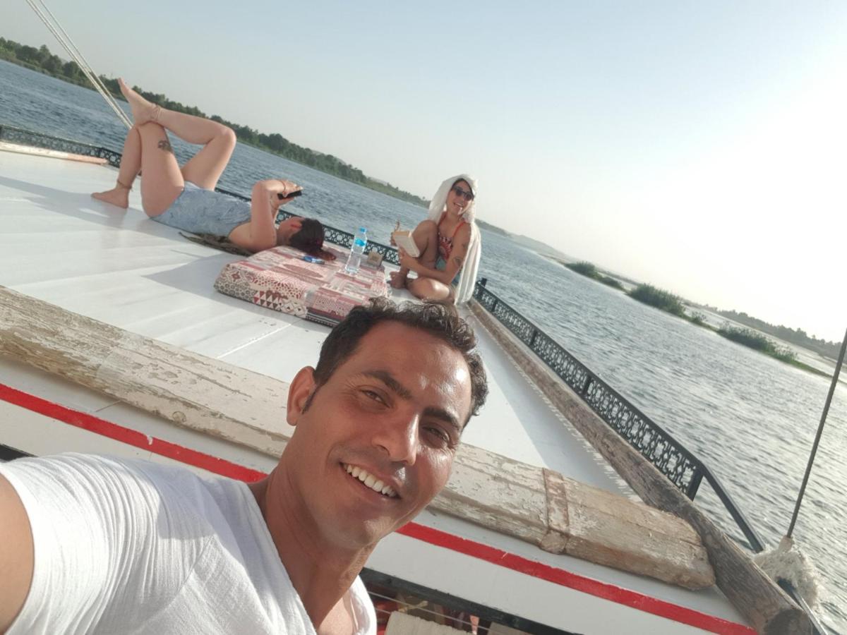 Nile Sunrise Felucca Boat Private Rental Luxor Bagian luar foto