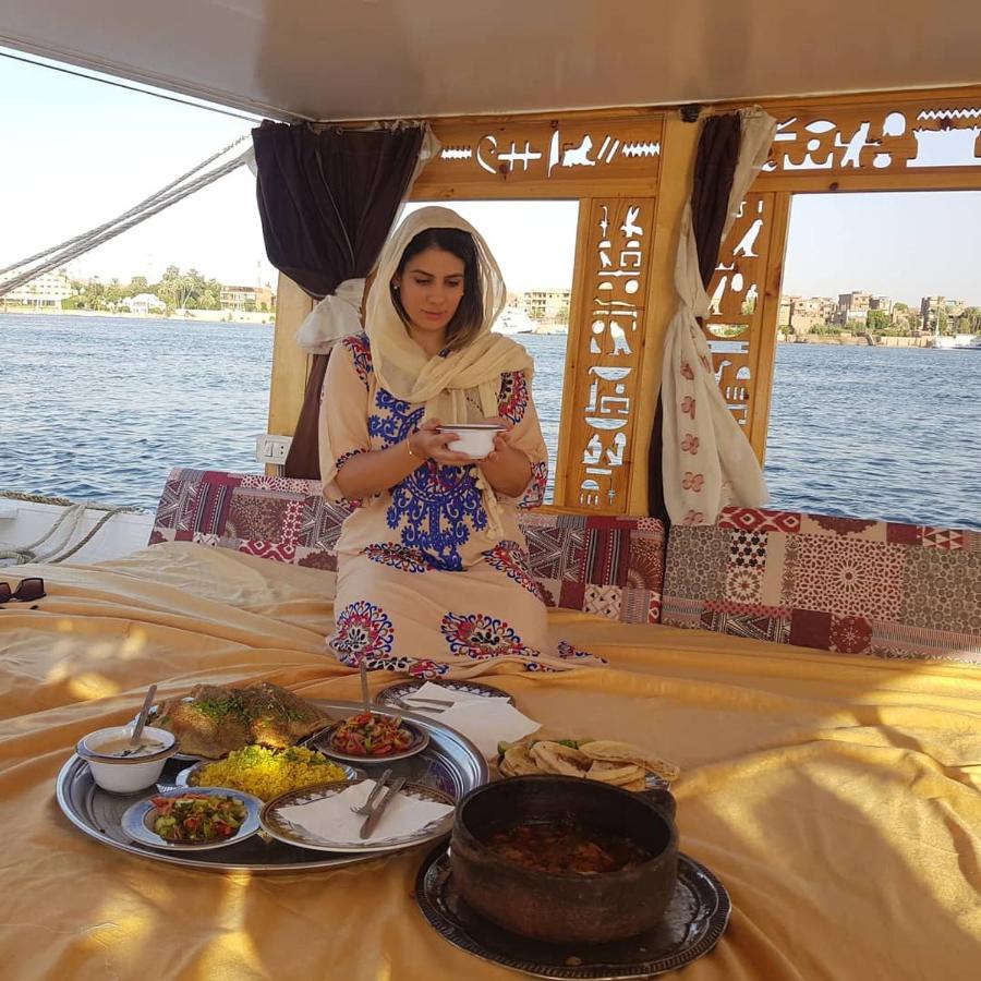 Nile Sunrise Felucca Boat Private Rental Luxor Bagian luar foto