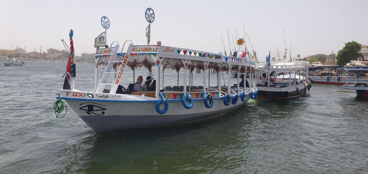 Nile Sunrise Felucca Boat Private Rental Luxor Bagian luar foto