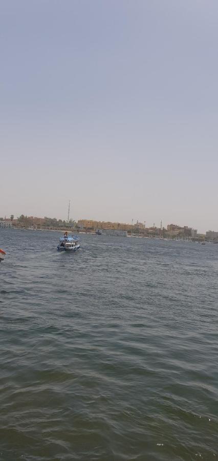 Nile Sunrise Felucca Boat Private Rental Luxor Bagian luar foto